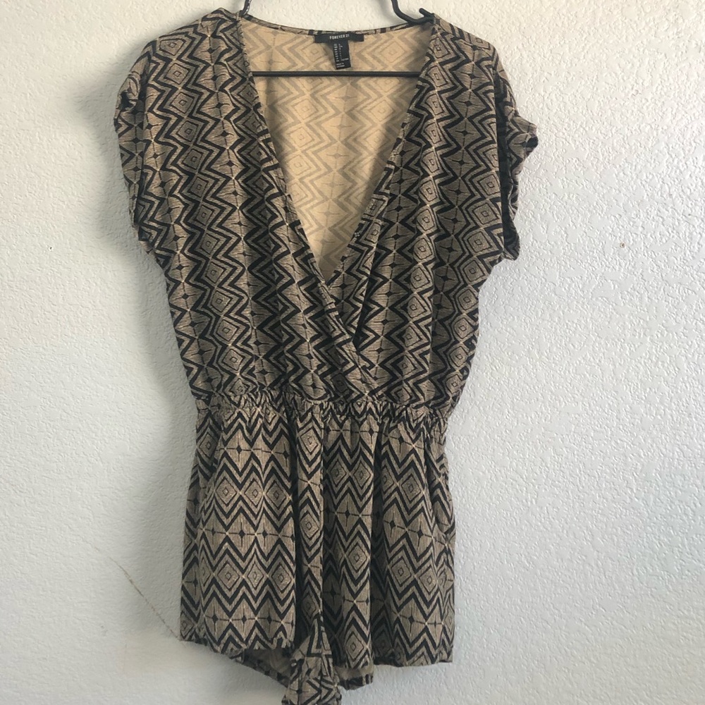 Forever 21 Women's Short Sleeve V-Neck Boho Patterned Romper